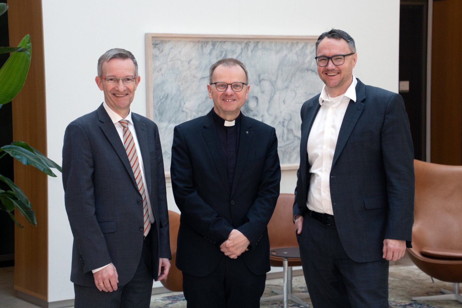 von links nach rechts: Thomas Hoyer (CaritasStiftung), Msgr. Dr. Michael Dörnemann und Dr. Sebastian Reichardt (Pax-Bank Stiftung)