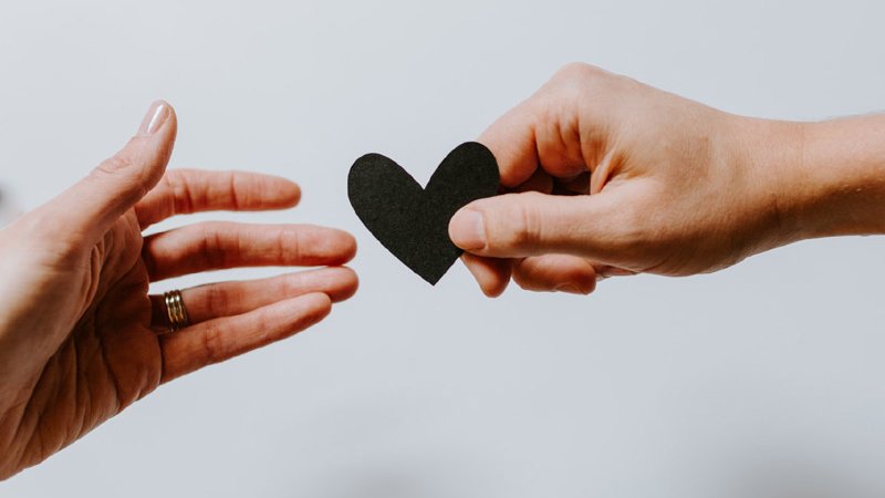 Helfen & Spenden (c) Kelly Sikkema @ Unsplash.com