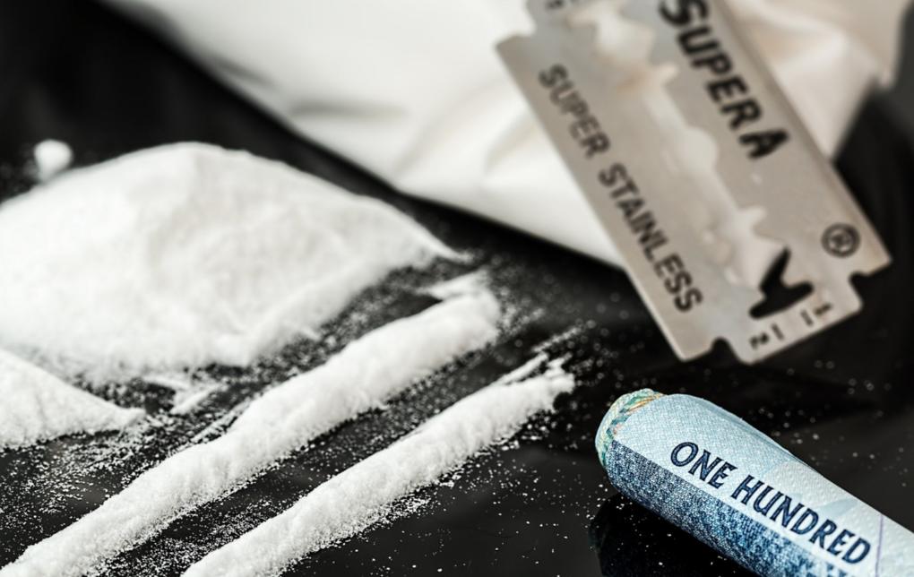 drugs-908533_1920
