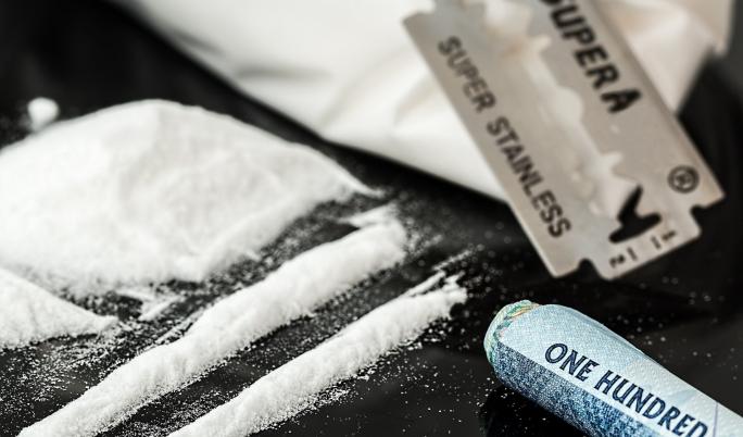 drugs-908533_1920