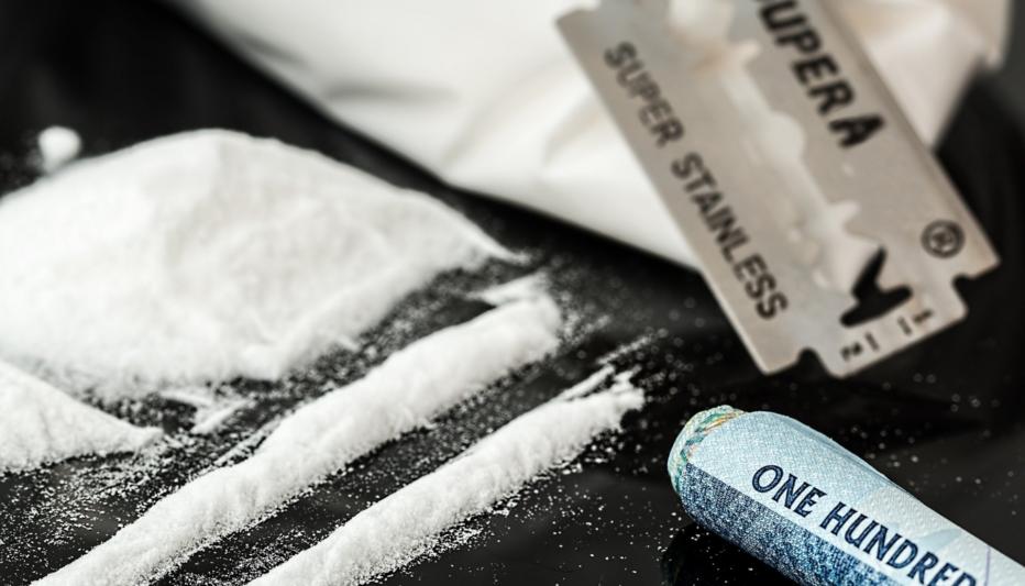 drugs-908533_1920