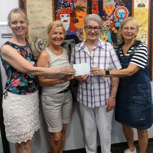 Spendenübergabe kfd-Stotzheim (c) Caritasverband Euskirchen Martina Schneider
