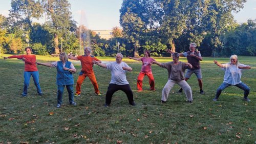 Qigong_im_Park (c) Caritasverband Euskirchen Martina Schneider