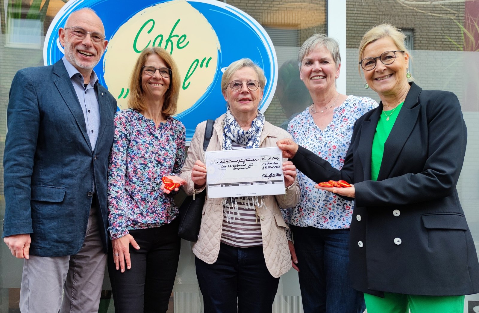 Spendenübergabe_Lions_Club_Euskirchen_Veybach (c) Caritasverband Euskirchen Martina SChneider