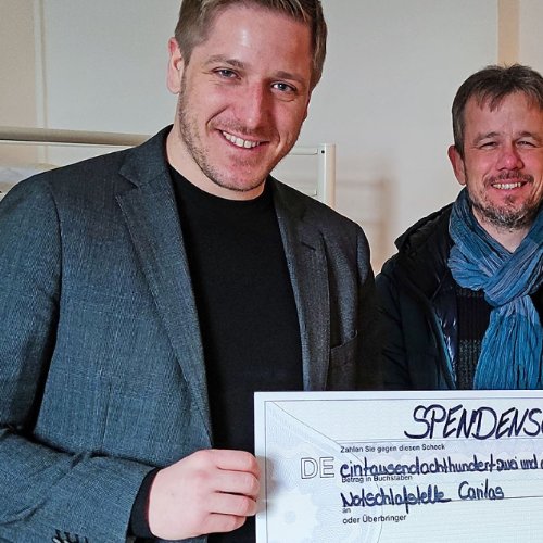 Landrat Markus Ramers überreicht Spendenscheck für Notschlafstelle an Caritas Euskirchen