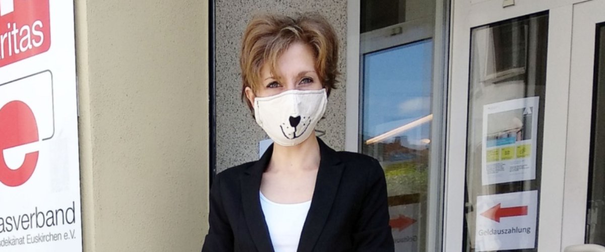 Rebekka Gruber spendet Behelfsmasken
