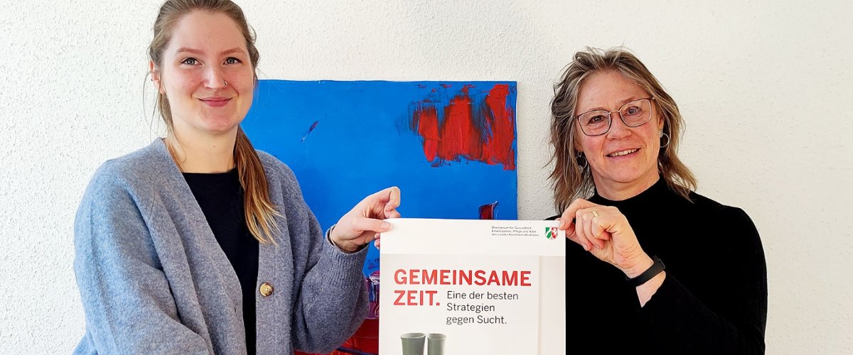 Präsentieren die Suchtaktionstage 2023 - (v.l.) Saskia Mück und Vorstand Maria Surges-Brilon