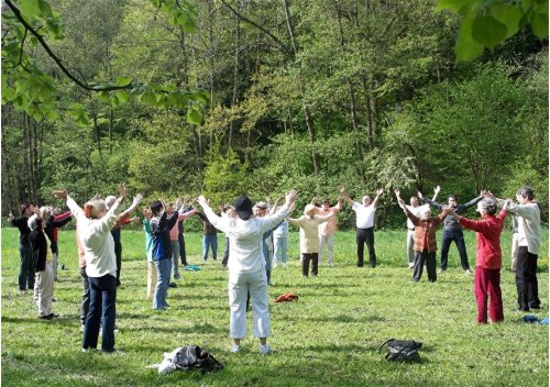 qigong-im-park (c) Deutschen Qigong Gesellschaft