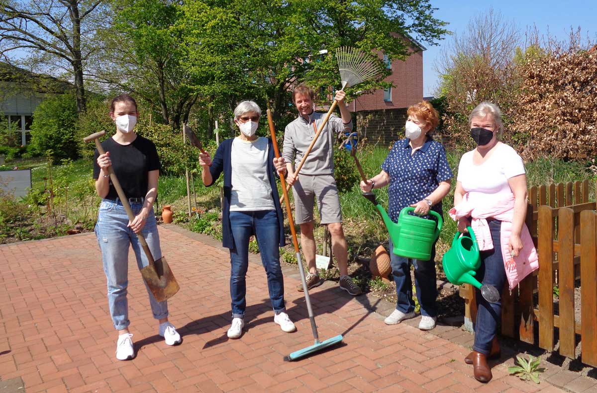 Die Caritas-Kaufhäuser in Grevenbroich und Neuss stehen Besuchern wieder mit allen Dienstleistungen zur Verfügung. Hier freut sich das Team aus Grevenbroich auf alle Kunden mit Termin. Die Caritas-Kaufhäuser in Grevenbroich und Neuss stehen Besuchern wieder mit allen Dienstleistungen zur Verfügung. Hier freut sich das Team aus Grevenbroich auf alle Kunden mit Termin.