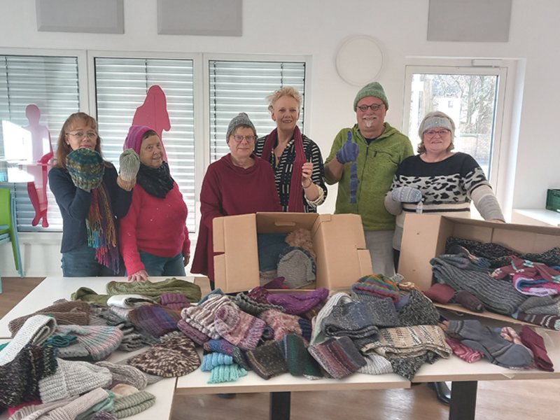 25-12-02 Siegburger Tafel Strickwaren NEWS