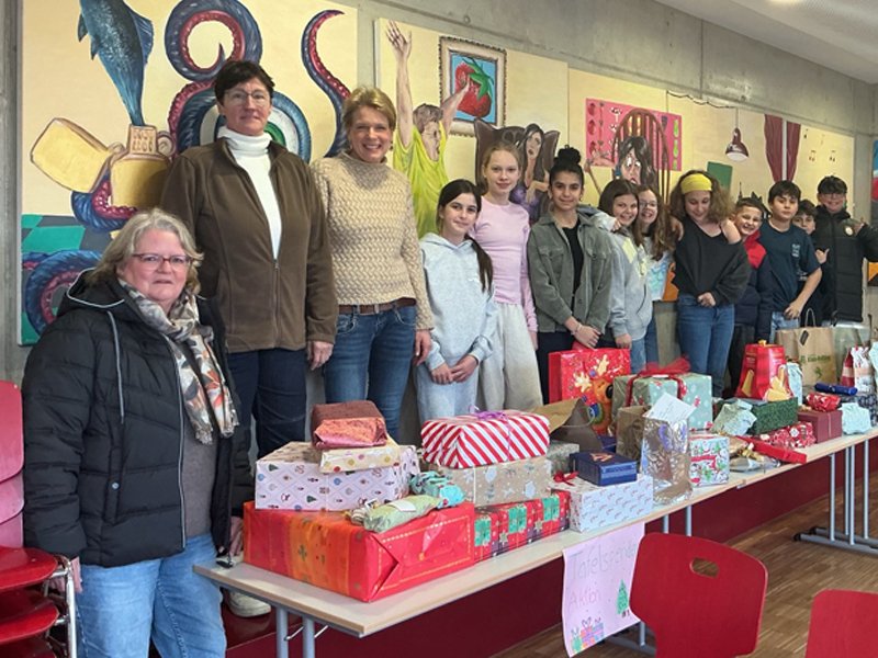 25-12-16 ST Spende Gymnasium Alleestraße NEWS